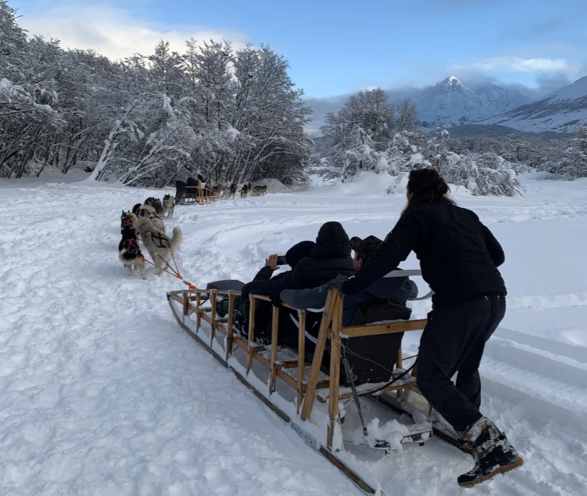 Lago Escondido y Centros Invernales